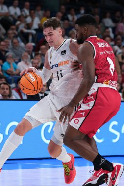 Real Madrid 'den Mario Hezonja, Real Madrid ile Casademont Zaragoza arasında oynanan ACB Liga Endesa Basketbol maçı sırasında 6 Ekim 2024 tarihinde İspanya' nın başkenti Madrid 'de oynanmıştır.