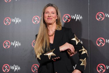 Anne Igartiburu, 9 Ekim 2024 'te İspanya' da WAH Madrid Plaza de Colon prömiyerindeki kırmızı halı sırasında.