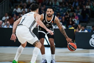 Real Madrid ile Partizan Belgrad arasında oynanan EuroLeague karşılaşmasında Partizan Mozzart Bet Belgrad takımından Carlik Jones, 10 Ekim 2024 tarihinde İspanya 'da WiZink Center' da oynanan karşılaşmada