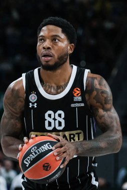 Real Madrid ile Partizan Belgrad arasında oynanan EuroLeague karşılaşmasında Partizan Mozzart Bet Belgrad takımından Tyrique Jones, 10 Ekim 2024 tarihinde İspanya 'nın başkenti Madrid' de WiZink Center 'da oynanmıştır.