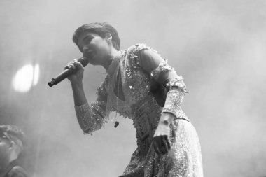 Şarkıcı Aye Alfonso, 11 Ekim 2024 'te İspanya' nın Puerta del Sol kentindeki Hispanik Heritage konserinde sahne aldı.