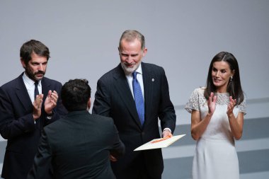 İspanya Kralı VI. Felipe ve İspanya Kraliçesi Letizia, 10 Ekim 2024 tarihinde İspanya 'nın Madrid kentinde bulunan Reina Sofia Müzesi' nde düzenlenen '2022 ve 2023 Ulusal Kültür Ödülleri' ne katıldılar.. 