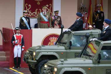 İspanya Veliaht Prensesi Leonor, İspanya Kralı VI. Felipe ve İspanya Kraliçesi Letizia 12 Ekim 2024 tarihinde İspanya 'nın Madrid kentinde düzenlenen Ulusal Gün Askeri Yürüyüşüne katıldılar.