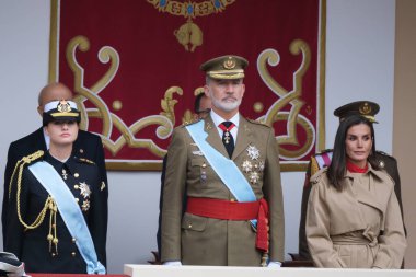 İspanya Veliaht Prensesi Leonor, İspanya Kralı VI. Felipe ve İspanya Kraliçesi Letizia 12 Ekim 2024 tarihinde İspanya 'nın Madrid kentinde düzenlenen Ulusal Gün Askeri Yürüyüşüne katıldılar.