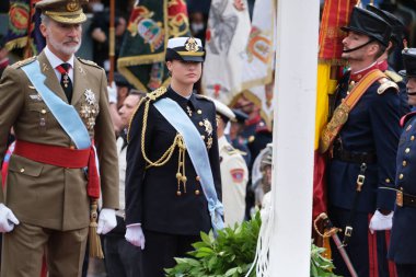 İspanya Veliaht Prensesi Leonor ve İspanya Kralı VI. Felipe 12 Ekim 2024 tarihinde İspanya 'nın Madrid kentinde düzenlenen Ulusal Gün Askeri Yürüyüşüne katıldılar.
