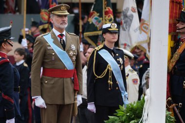 İspanya Veliaht Prensesi Leonor ve İspanya Kralı VI. Felipe 12 Ekim 2024 tarihinde İspanya 'nın Madrid kentinde düzenlenen Ulusal Gün Askeri Yürüyüşüne katıldılar.