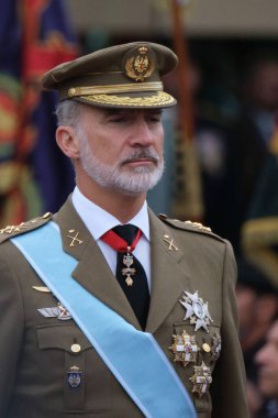 İspanya Veliaht Prensesi Leonor ve İspanya Kralı VI. Felipe 12 Ekim 2024 tarihinde İspanya 'nın Madrid kentinde düzenlenen Ulusal Gün Askeri Yürüyüşüne katıldılar.