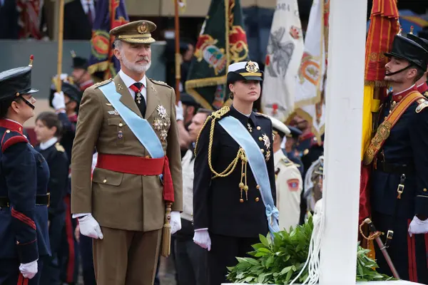 İspanya Veliaht Prensesi Leonor ve İspanya Kralı VI. Felipe 12 Ekim 2024 tarihinde İspanya 'nın Madrid kentinde düzenlenen Ulusal Gün Askeri Yürüyüşüne katıldılar.