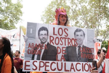 On binlerce insan 13 Ekim 2024 'te Madrid' de düzgün bir konut hakkı talep eden bir gösteriye katıldı.