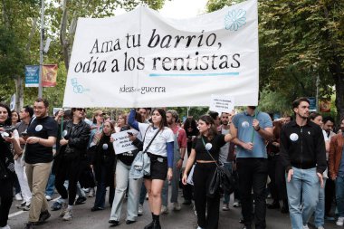 On binlerce insan 13 Ekim 2024 'te Madrid' de düzgün bir konut hakkı talep eden bir gösteriye katıldı.