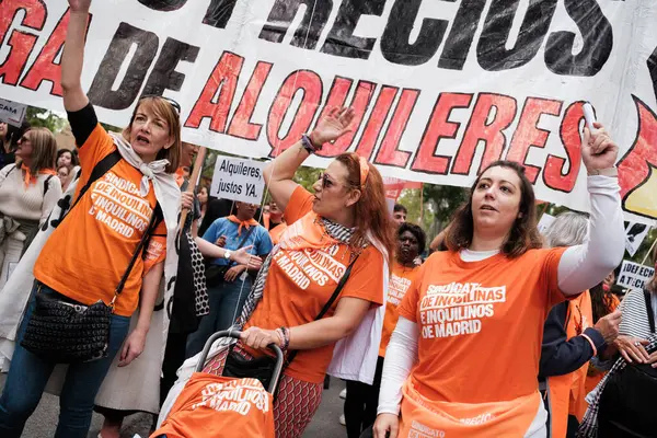 On binlerce insan 13 Ekim 2024 'te Madrid' de düzgün bir konut hakkı talep eden bir gösteriye katıldı.