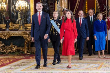 İspanya Veliaht Prensesi Leonor, İspanya Kralı Felipe ve İspanya Kraliçesi Letizia 12 Ekim 2024 tarihinde İspanya 'nın Madrid kentinde düzenlenen resepsiyona katıldılar.. 