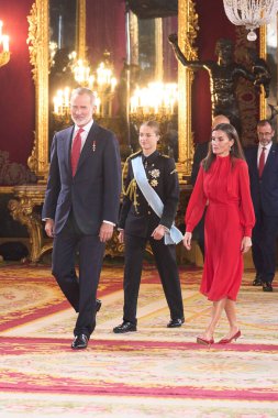 İspanya Veliaht Prensesi Leonor, İspanya Kralı Felipe ve İspanya Kraliçesi Letizia 12 Ekim 2024 tarihinde İspanya 'nın Madrid kentinde düzenlenen resepsiyona katıldılar.. 