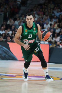 Panathinaikos takımından Kostas Sloukas, 17 Ekim 2024 'te Madrid' de oynanan Real Madrid ile Panathinaikos Atina arasında oynanan Türk Hava Yolları EuroLeague Düzenli karşılaşmasında