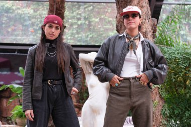Marlena müzik ikilisi, 24 Ekim 2024 'te Madrid' deki Fotuny Hall 'da yeni albümlerinin tanıtımı sırasında poz verdi.