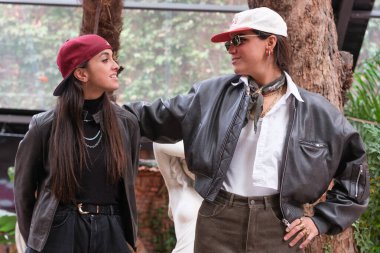 Marlena müzik ikilisi, 24 Ekim 2024 'te Madrid' deki Fotuny Hall 'da yeni albümlerinin tanıtımı sırasında poz verdi.