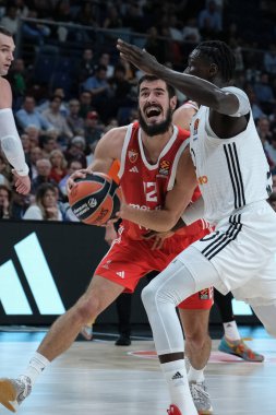 Real Madrid 'den Nikola Kaliniç, Real Madrid ile Crvena Zvezda Belgrad arasında oynanan EuroLeague karşılaşması sırasında 24 Ekim 2024 tarihinde Madrid' deki WiZink Center 'da oynanmıştır.