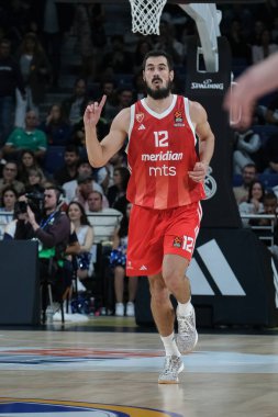 Real Madrid 'den Nikola Kaliniç, Real Madrid ile Crvena Zvezda Belgrad arasında oynanan EuroLeague karşılaşması sırasında 24 Ekim 2024 tarihinde Madrid' deki WiZink Center 'da oynanmıştır.
