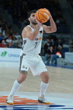 Real Madrid 'den Facu Campazzo, Real Madrid ile Basquet Manresa arasındaki ACB Liga Endesa Basketbol maçı sırasında 27 Ekim 2024 tarihinde İspanya' nın başkenti Madrid 'de oynanmıştır.