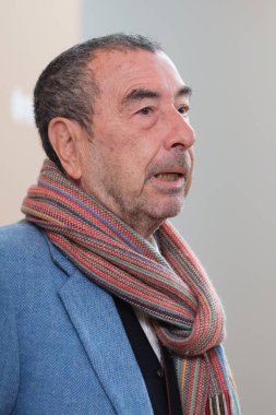Film yapımcısı Jose Luis Garci, 31 Ekim 2024 tarihinde Madrid İspanya 'da düzenlenen Forque Ödülleri Altın Madalyası basın toplantısında,