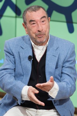 Film yapımcısı Jose Luis Garci, 31 Ekim 2024 tarihinde Madrid İspanya 'da düzenlenen Forque Ödülleri Altın Madalyası basın toplantısında,