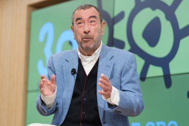 Film yapımcısı Jose Luis Garci, 31 Ekim 2024 tarihinde Madrid İspanya 'da düzenlenen Forque Ödülleri Altın Madalyası basın toplantısında,