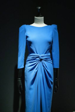 Tasarımcı ve tasarımcı Lorenzo Caprile Lorenzo Caprile 'in 1 Kasım 2024' te İspanya 'nın Madrid kentindeki Sala Canal de Isabel II' de sergisinin açılışında tasarladığı elbiseler.