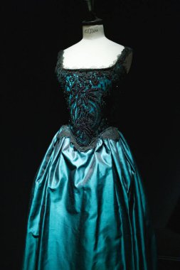 Tasarımcı ve tasarımcı Lorenzo Caprile Lorenzo Caprile 'in 1 Kasım 2024' te İspanya 'nın Madrid kentindeki Sala Canal de Isabel II' de sergisinin açılışında tasarladığı elbiseler.