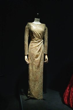 Tasarımcı ve tasarımcı Lorenzo Caprile Lorenzo Caprile 'in 1 Kasım 2024' te İspanya 'nın Madrid kentindeki Sala Canal de Isabel II' de sergisinin açılışında tasarladığı elbiseler.