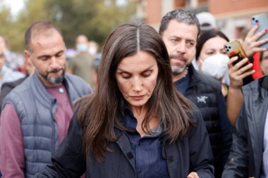 Kraliçe Letizia, 3 Kasım 2024 tarihinde İspanya 'nın Valencia eyaletinin Paiporta şehrinde DANA' dan etkilenen bir bölgeye yaptığı ziyaret sırasında