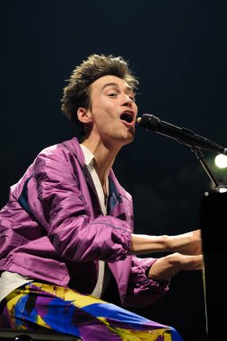 İngiliz şarkıcı Jacob Collier, 1 Kasım 2024 'te İspanya' nın başkenti Madrid 'deki WiZink Center' da performans sergiledi..