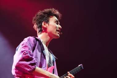 İngiliz şarkıcı Jacob Collier, 1 Kasım 2024 'te İspanya' nın başkenti Madrid 'deki WiZink Center' da performans sergiledi..