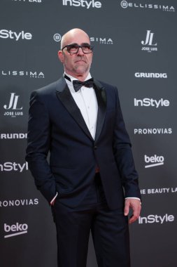 Luis Tosar, 5 Kasım 2024 'te Emeklilik Madalyası' ndaki Instyle Ödülleri fotoğraf çekimine katıldı.