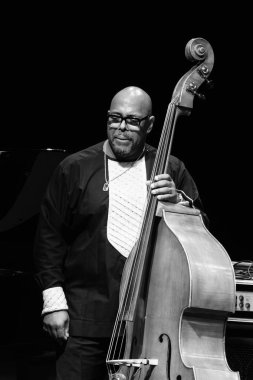 Amerikalı Christian Lee McBride, 7 Kasım 2024 'te İspanya' nın başkenti Madrid 'deki Conde Duque' da verdiği JAZZMADRID konserinde sahne aldı.