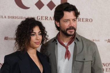  Aktris Mina El Hammani ve aktör Alvaro Morte 11 Kasım 2024 tarihinde İspanya 'nın Madrid kentinde bulunan URSO Hotel' deki 'Raqa' fotoğraf çekimine katıldılar.. 