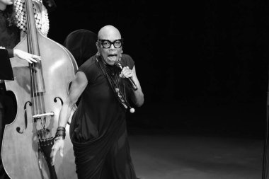 American Dee Dee Bridgewater, 11 Kasım 2024 tarihinde İspanya 'nın başkenti Madrid' deki Conde Duque 'da düzenlenen JAZZMADRID konserinde sahne aldı.