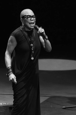 American Dee Dee Bridgewater, 11 Kasım 2024 tarihinde İspanya 'nın başkenti Madrid' deki Conde Duque 'da düzenlenen JAZZMADRID konserinde sahne aldı.