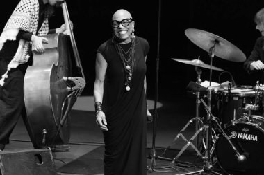 American Dee Dee Bridgewater, 11 Kasım 2024 tarihinde İspanya 'nın başkenti Madrid' deki Conde Duque 'da düzenlenen JAZZMADRID konserinde sahne aldı.