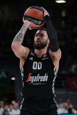 12 Kasım 2024 tarihinde İspanya 'nın başkenti Madrid' de oynanan ve Real Madrid ile Bologna arasında oynanan EuroLeague Round 9 karşılaşmasında Virtus Segafredo Bologna 'dan Isaia Cordinier
