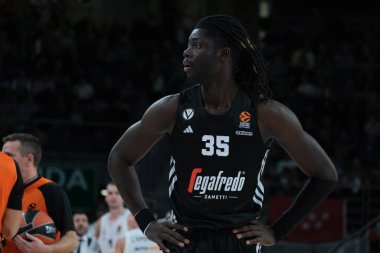 Virtus Segafredo Bologna 'dan Mouhamet Diouf 12 Kasım 2024 tarihinde İspanya' nın başkenti Madrid 'de oynanan ve Real Madrid ile Bologna arasında oynanan 9.