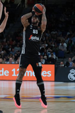 Virtus Segafredo Bologna 'dan Rayjon Tucker 12 Kasım 2024 tarihinde İspanya' nın başkenti Madrid 'de oynanan ve Real Madrid ile Bologna arasında oynanan 9.