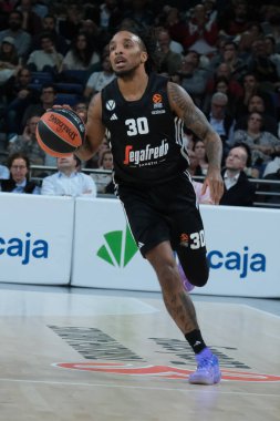 Virtus Segafredo Bologna 'dan Matthew Morgan 12 Kasım 2024 tarihinde İspanya' nın başkenti Madrid 'de oynanan Real Madrid ve Bologna arasında oynanan 9.