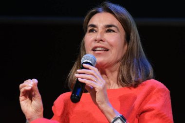 Yazar Carmen Posadas, 13 Kasım 2024 'te İspanya' nın Madrid bölgesindeki Titanik sahtekarının gizemli vakası kitabının tanıtımı sırasında