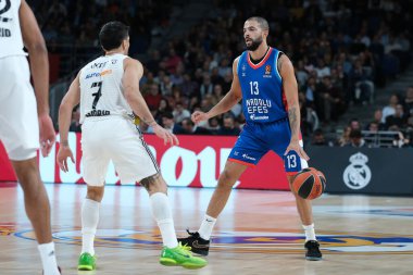 Anadolu Efes takımından Darius Thompson 15 Kasım 2024 tarihinde Madrid 'de Real Madrid ile Anadolu Efes arasında oynanan EuroLeague basketbol maçında