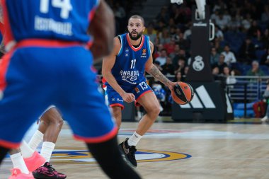 Anadolu Efes takımından Darius Thompson 15 Kasım 2024 tarihinde Madrid 'de Real Madrid ile Anadolu Efes arasında oynanan EuroLeague basketbol maçında