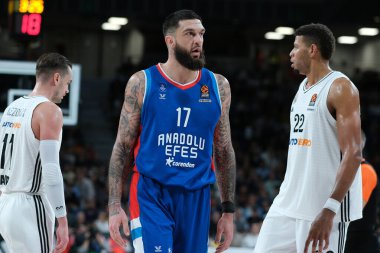Anadolu Efes takımından Vincent Poirier, 15 Kasım 2024 tarihinde Madrid 'de Real Madrid ile Anadolu Efes arasında oynanan EuroLeague maçında İspanya' nın Wizink kentinde oynamıştı.