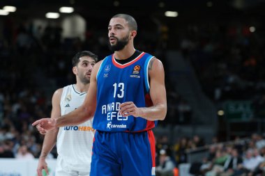 Anadolu Efes takımından Darius Thompson 15 Kasım 2024 tarihinde Madrid 'de Real Madrid ile Anadolu Efes arasında oynanan EuroLeague basketbol maçında