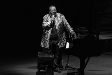 Cyrus Chestnut 17 Kasım 2024 'te İspanya' da Conde Duque 'daki JAZZMADRID konserinde sahne almaktadır.