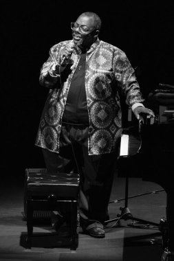 Cyrus Chestnut 17 Kasım 2024 'te İspanya' da Conde Duque 'daki JAZZMADRID konserinde sahne almaktadır.