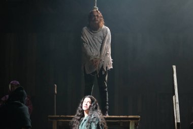 İngiliz yazar Ken Follett, 19 Kasım 2024 tarihinde İspanya 'nın Madrid kentinde bulunan Teatro EDP Gran Va' da 